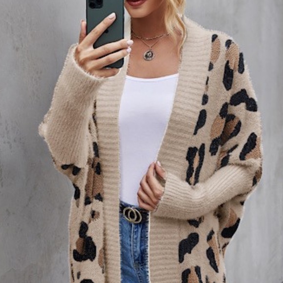 B176🤎Sassy long open cardigan in tan w/large leopard pattern🤎 Gr8 4 day2date! - Picture 3 of 7